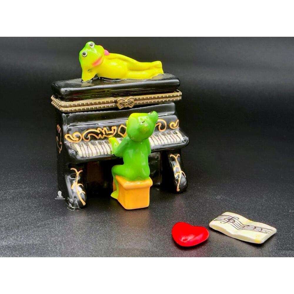 Ceramic Frog Couple Trinket Box with Heart & Music Note Cute Trinkets Figurine